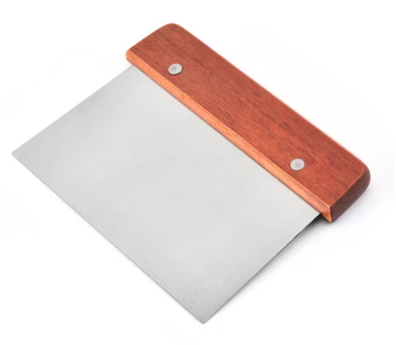 CORTADOR/ ESPATULA P/ SOJA, PARAFINA, JABON INOX MANGO MADERA